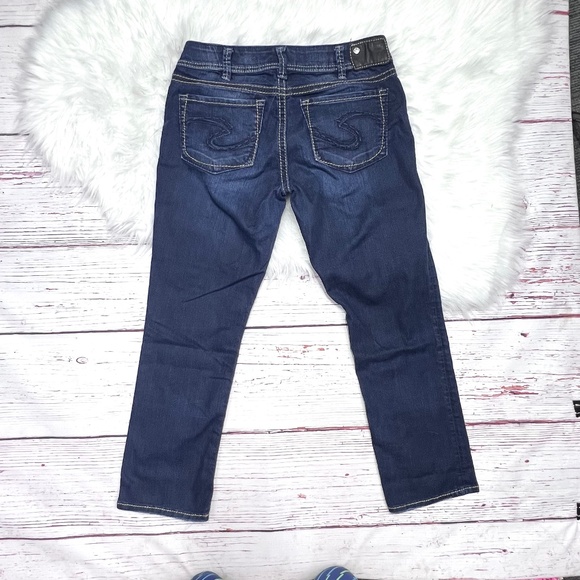 👖|•SILVER JEANS•| Suki Capri Jeans Size 30👖 - Picture 1 of 8